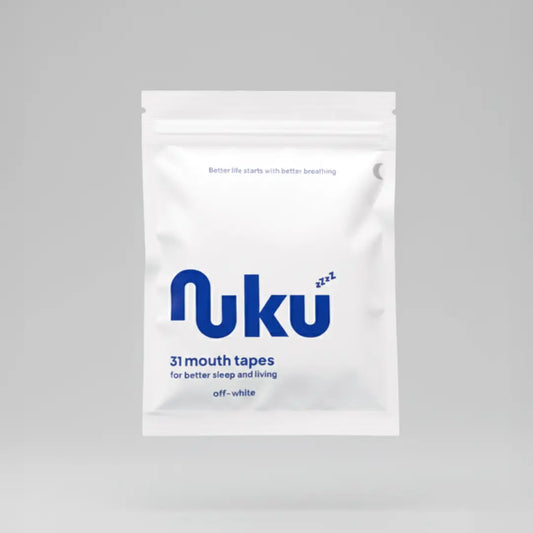 Nuku suuteippien 31 kappaleen pakkaus; off-white väriset suuteipit, jotka auttavat ylläpitämään nenähengitystä ja parantamaan unenlaatua.